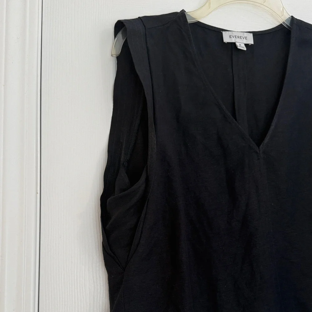 Evereve Black V-Neck Sleeveless Tank Top - Picture 4 of 7
